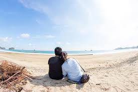 Anda akan disuguhkan oleh keindahan alam yang eksotis banyak aktifitas yang dapat anda lakukan disini, diantaranya seperti menyambut senja dengan melihat sunset. Buat Prewed Hingga Sunset 9 Pantai Di Malang Ini Recomended Banget