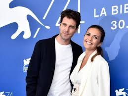 Ammore e malavita è una delle commedie musicali noir più famose e celebrate degli anni duemiladieci in italia. Giampaolo Morelli Esordisce Alla Regia Con Sette Ore Per Farti Innamorare Nel Cast Serena Rossi