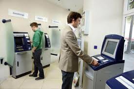 Welche Gebuhren Fallen An Fremden Geldautomaten An Bezahlen De