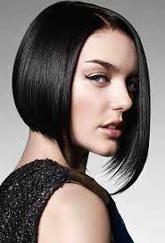 Capelli caschetto biondo corto per un cambio look glamour · tagli corti donne over 40 . Caschetto Corto Asimmetrico Liscio Tagli Di Capelli Tagli Di Capelli Caschetto Invertiti Idee Per Acconciature