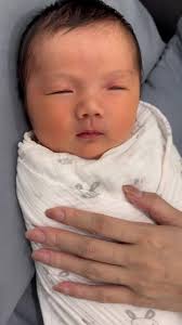 小公主難得開眼睛看粑粑🫶🏻😘