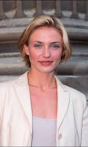 Haircut with strands of different length easy to put in a lush and voluminous hair. Cameron Diaz On Her 90 S Big Chop During Something About Mary