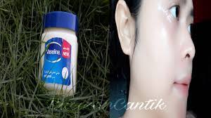 Lotion yang satu ini hanya dipakai pada malam hari sebelum tidur. Luar Biasa 7 Manfaat Kegunaan Vaseline Yang Wajib Kamu Ketahui Wajah Super Glowing Youtube
