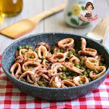 Alice tv ricette, cucina e intrattenimento al canale 221 del digitale terrestre. Calamari Con Piselli In Umido Tutto Fa Brodo In Cucina
