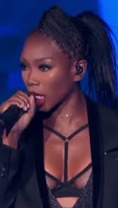 ✨ On December 12, 1995, Brandy dropped “Sittin’ Up in My Room,” and a whole  new era of 90s R&B was born., And decades later… she’s still performing it  with the same tone, grace, and stage presence we ...