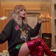 The Meaning Behind Every Outfit Taylor Swift Wears In Look What You Made Me Do Taylor Swift Hot Taylor Swift Style Taylor Swift New