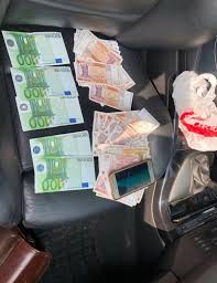 Ce nu face omul pentru bani? O Femeie Din Sudul R Moldova È™antajatÄƒ Cu Poze Intime InvinuiÈ›ii I Au Cerut 5 500 De Euro È™i 1 000 De Dolari Ca SÄƒ Nu Publice Fotografiile