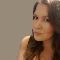 Miranda Sanderson's Instagram, Twitter & Facebook