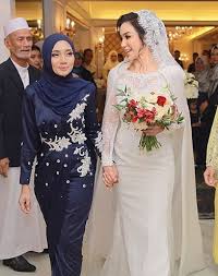 Sharifah nadiyah syed fuad al shahab (lahir 29 mei 1991) merupakan seorang pelakon, model dan pengacara wanita singapura. Ibu Nadiyah Shahab Tarik Perhatian Netizen Dan Ramai Tidak Percaya Usianya Sudah 53 Tahun Apa Kabar Malay