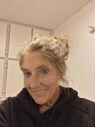 Evening peeps hope all good weekend. Wow I moved up in the group 😂😂