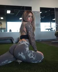 Delanie Strongwaifu - Free pics, galleries & more at Babepedia