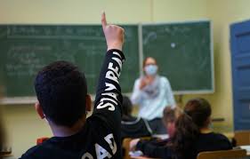 Dennoch sollen die schulen so lange wie möglich offen bleiben. Schule Und Corona Eine Rektorin Schlagt Alarm