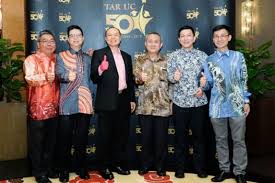 Tan sri dr lim is the founder and chairman of top glove group of companies, which he had set up in 1991 and emerged as the world's largest rubber glove manufacturer. Tunku Abdul Rahman University College