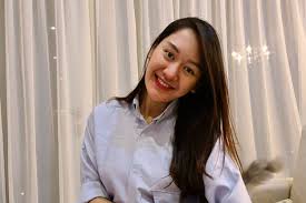 Namun seiring berjalannya waktu, ia lebih sering tampil dengan rambut cukup panjang. Pamer Foto Hamil Rizuka Amor Bantah Menjadi Pelakor Halaman All Kompas Com