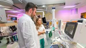 Messi in quarantena 25 infermieri e al meno sei medici. Sala Ibrida E Nuovo Reparto Le Molinette Rivoluzionano La Cardiochirurgia La Stampa