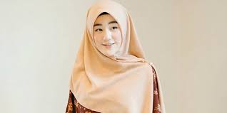 Larissa chou mengaku salah karena curhat perihal rumah tangganya dengan alvin faiz di media larissa chou bahkan berjanji akan membuat pernyataan khusus terkait curhatannya di media sosial. 3 Inspirasi Ootd Hijab Ala Larissa Chou Dream Co Id