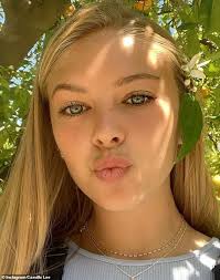 Who needs false lashes?! Beauty guru's smart eyelash hack goes viral