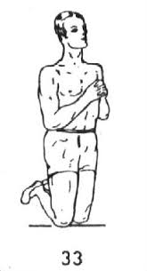 Résultat de recherche d'images pour "résistants forcés de s'agenouiller mains sur la tête"