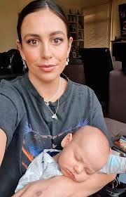 A simple look with only 2...