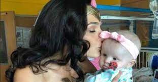 She served in the idf for two years. Gal Gadot Visits Children At Virginia Hospital In Character As Wonder Woman The Jewish Chronicle