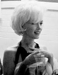 Going short can be scary the first time, so if you are considering this cute pixie cut make sure you are ready to let go and trust your stylist to create the perfect look. Monroe Art On Twitter Marilyn Monroe Portrait Marilyn Monroe Hair Marilyn Monroe Haircut