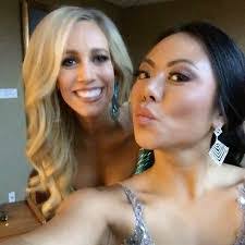 Leila Sweeney's Instagram, Twitter & Facebook