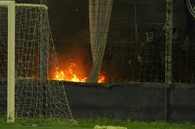 Independiente rivadavia vive horas muy duras. Armas Y Corridas Graves Incidentes En Independiente Rivadavia Diario El Sol Mendoza Argentina