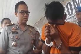 Cara membuat obat bius hirup dari tetes mata. Buat Ramuan Air Mineral Dengan Obat Tetes Mata Sopir Angkot Tega Perkosa Penumpangnya