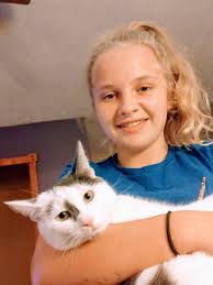 Foster shared a sweet video of our 2 girls Peaches II and Freya (Minnie).