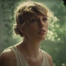 Wispy bangs, la frangia si porta come Taylor Swift