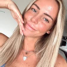 Who's in Saskatchewan, I wanna sent you pics!! Am I allowed? 🤵🏻‍♀️🩵💛