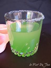 La bave du crapaud n'atteint pas la blanche sticks and stones may break my bones but words will never hurt me. Cocktail A La Bave De Crapaud Et Dents Qui Flottent Et Oui Demain C Est Halloween Le Plat Du Jour