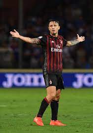 Gianluca lapadula (born 7 february 1990) is an italian footballer who plays as a striker for italian club lecce, on loan from genoa. Lapadula I See Saturday S Friendly Against Chiasso As An Opportunity To Exploit I Always Give Everything Rossoneri Blog Ac Milan News