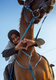 صور بنات على حصان لركوب الخيل متعة نفقدها الحبيب للحبيب