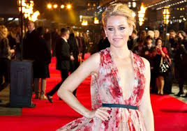 Strong and structured yet feminine is how adir abergel, the celebrity hairstylist who gave elizabeth banks a modern updo for monday night's hunger games: Elizabeth Banks Uber Die Tribute Von Panem Interview