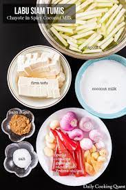 Labu Siam Tumis Chayote In Spicy Coconut Milk Resep Tumis Resep Masakan Asia Resep Labu