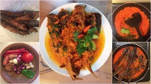 Ayam bakar bumbu rujak mempunyai cita rasa yang gurih dengan bumbunya yang sedikit pedas dan manis, di jamin rasanya akan menggugah selera makan anda. Bumbu Rujak Lele Rasanya