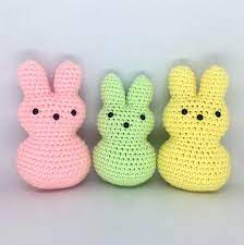 On the plane home yesterday, i had a little blue yarn left over from a baby blanket i am working on and my brand new susan bates plastic hooks. Neogurumi Bunny Easter Peeps