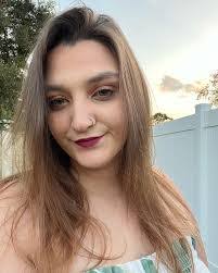 Amelia Richards's Instagram, Twitter & Facebook