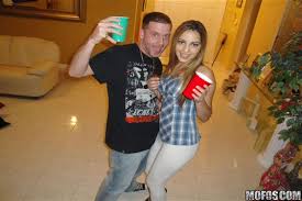 The movie has been watched by 89 visitors. Tarra Marie And Friends Share Some Big Dicks Mofos 16 Pictures