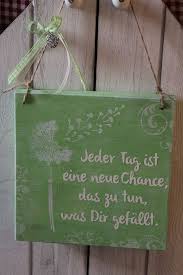 Liebevoll Entworfen Gesagt Und Dekoriertes Holzschild Mit Aufschrift In Weisser Folie Mit Chalkyfarbe In Pastellgrun Bemal Spruche Garten Spruche Holzschilder