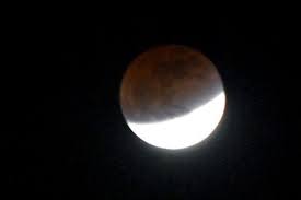 صور خسوف القمر فوق الحرم المكي أثناء أذان الفجر Celestial Celestial Bodies Moon