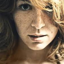 How does one grind leaf samples to a fine powder for analysis by ICP-MS?