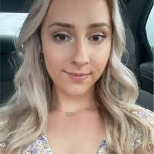 Tara Dustin's Instagram, Twitter & Facebook