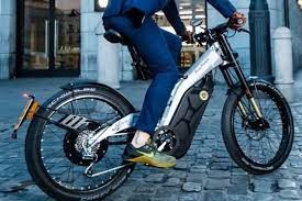 albero はカフェレーサー風のデザインを持つ街乗り用電動バイク オフロード向け電動バイクがベースで 安定性や小回りの良さに優れている 電動バイク バイク カフェレーサー