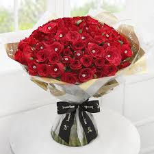 This online store is like an online florist and helps you to get the flowers booked for you well in advance for the decoration. Best Christmas Gift Ideas For The Flower Lovers
