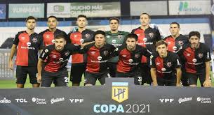 Tiene como actividad principal el fútbol donde juega en la liga profesional. E1s6 Mbj9wc 4m