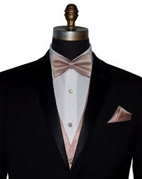 These rose gold suits are made from the finest quality fabrics to make you fall in love with them. Rose Gold Vest