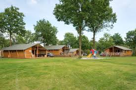 A glamping trip is a unique blend of outdoor adventure and luxurious touches of home. Funf Sterne Camping In Holland Camping De Zandstuve