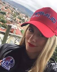 Hincha' del Olimpia y ya deslumbró en Roatán: Daniela, la preciosa hermana  de Espíndola